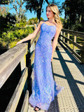 Sylvia | Robe de bal longue sirène à bretelles spaghetti, dentelle lilas et sequins. 