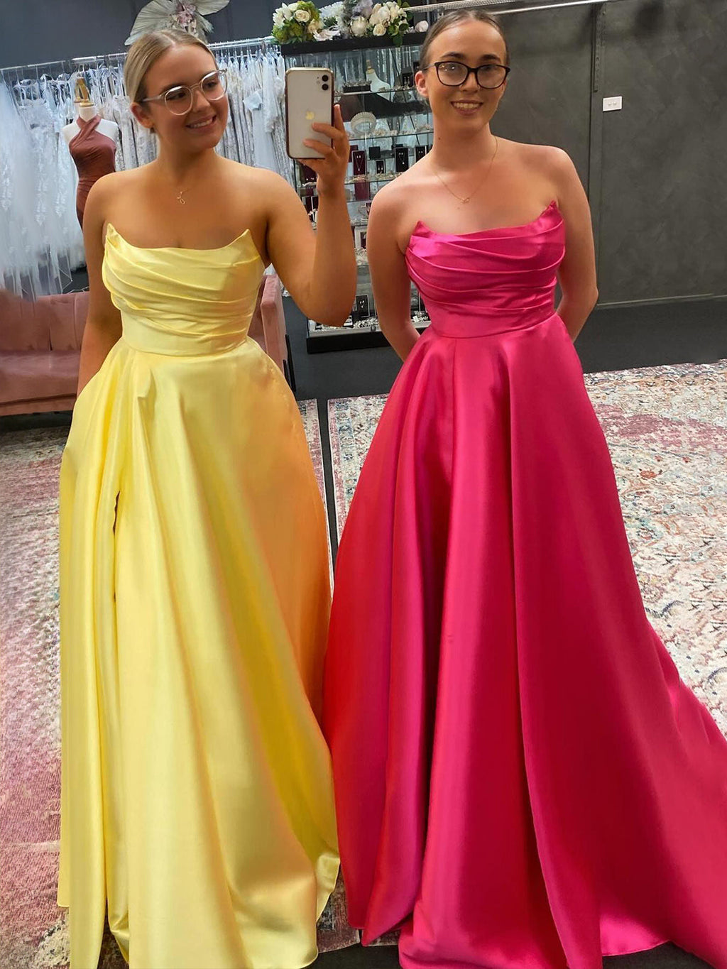 Tanzie | Vestido largo de fiesta corte A sin tirantes en satén verde salvia 