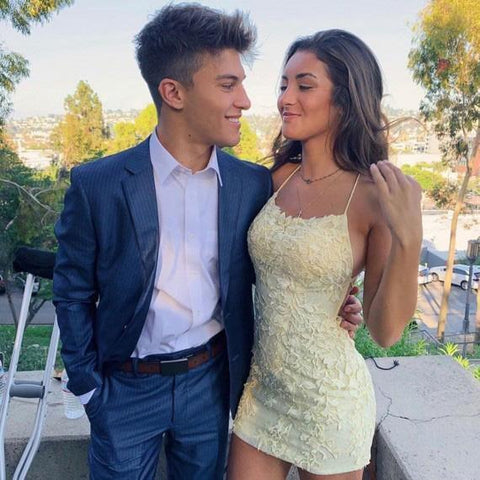 Robe de bal courte rose fourreau à nouer dans le dos, ornée d'appliqués, modèle PD327