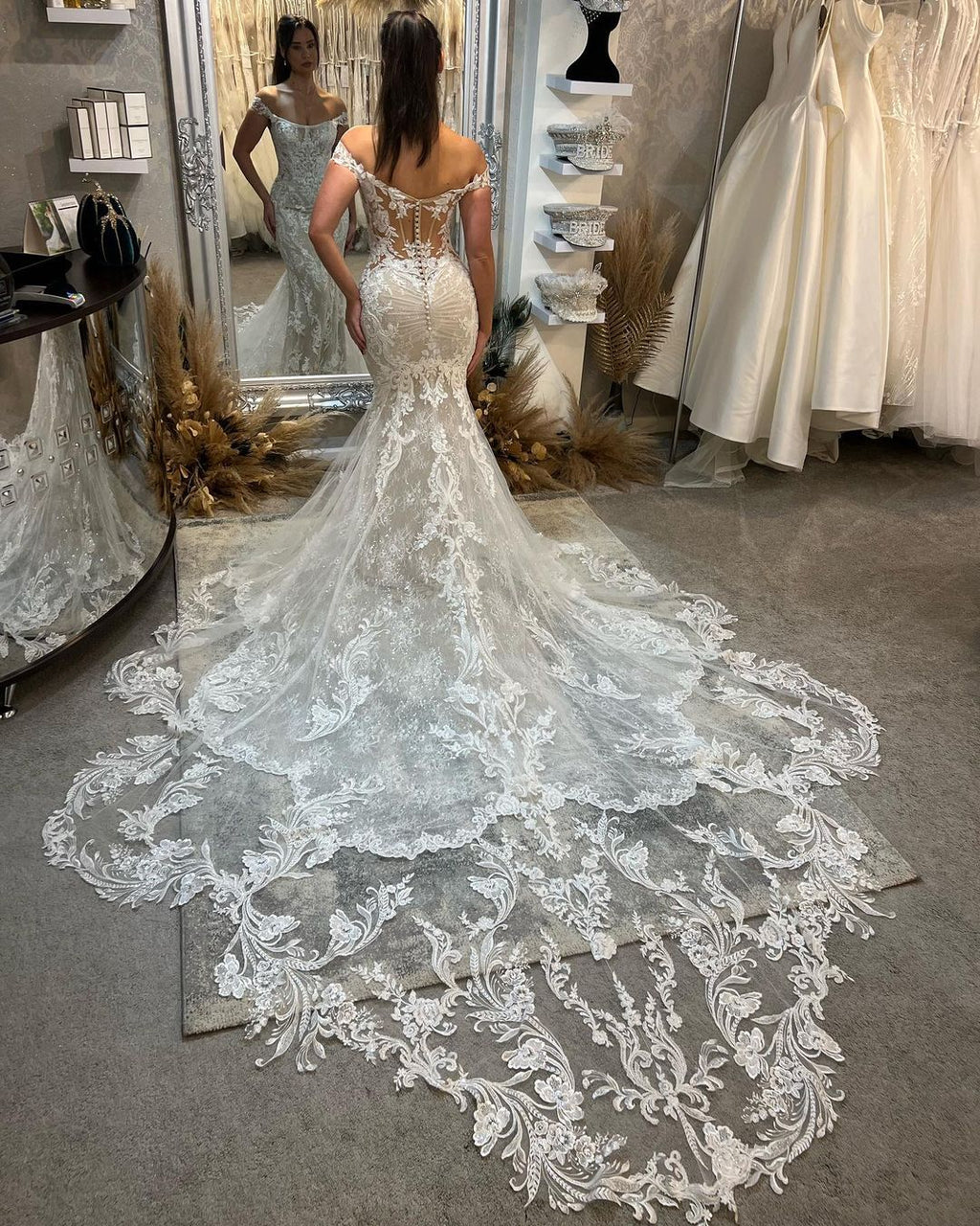 Vestido de novia de sirena sin mangas, de encaje, con hombros descubiertos y cola catedral, de moda hasta el suelo.
