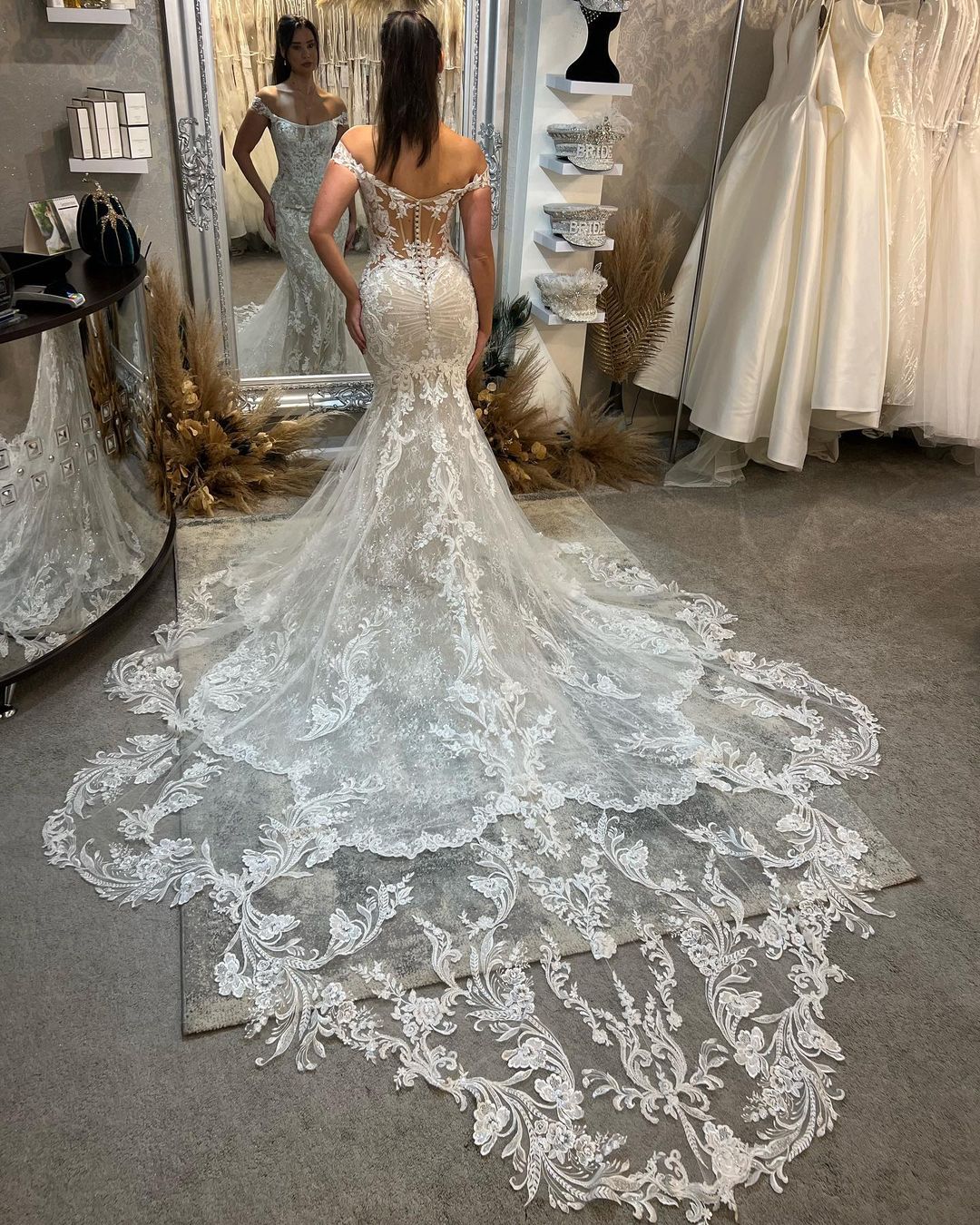 Vestido de novia de sirena sin mangas, de encaje, con hombros descubiertos y cola catedral, de moda hasta el suelo.