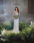 Robe de mariée sirène tendance en dentelle, longue jusqu'au sol, à fines bretelles carrées et sans manches.