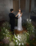 Robe de mariée sirène tendance en dentelle, longue jusqu'au sol, à fines bretelles carrées et sans manches.