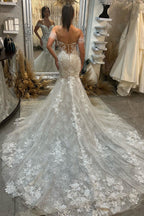 Vestido de novia de encaje de moda, largo hasta el suelo, sin mangas, con escote corazón y hombros descubiertos, con cola de capilla.