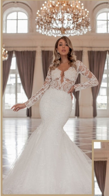Robe de mariée sirène tendance à manches longues et col en V avec traîne chapelle