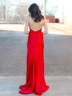 Tristan | Vestido largo de fiesta sirena rojo satinado con escote halter y abertura 