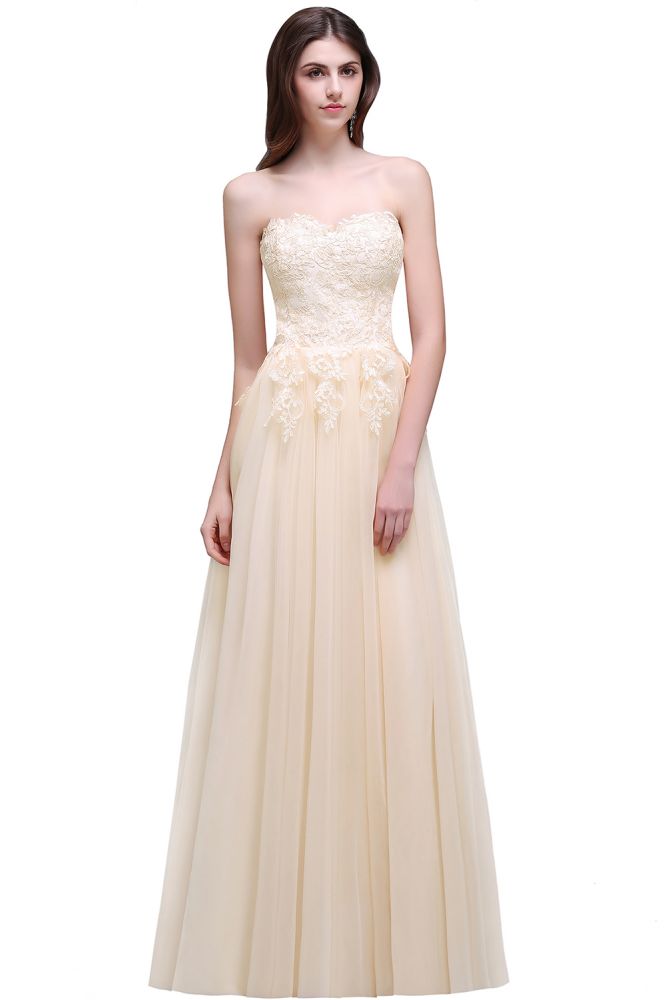 Robe de bal longue en tulle trapèze ornée d'appliqués