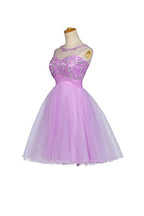 Robe de bal courte à dos nu ornée d'appliques en tulle et de perles PG055
