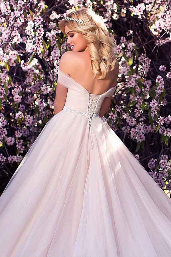 Vestido de novia de corte A con escote barco y tul con pedrería WD215
