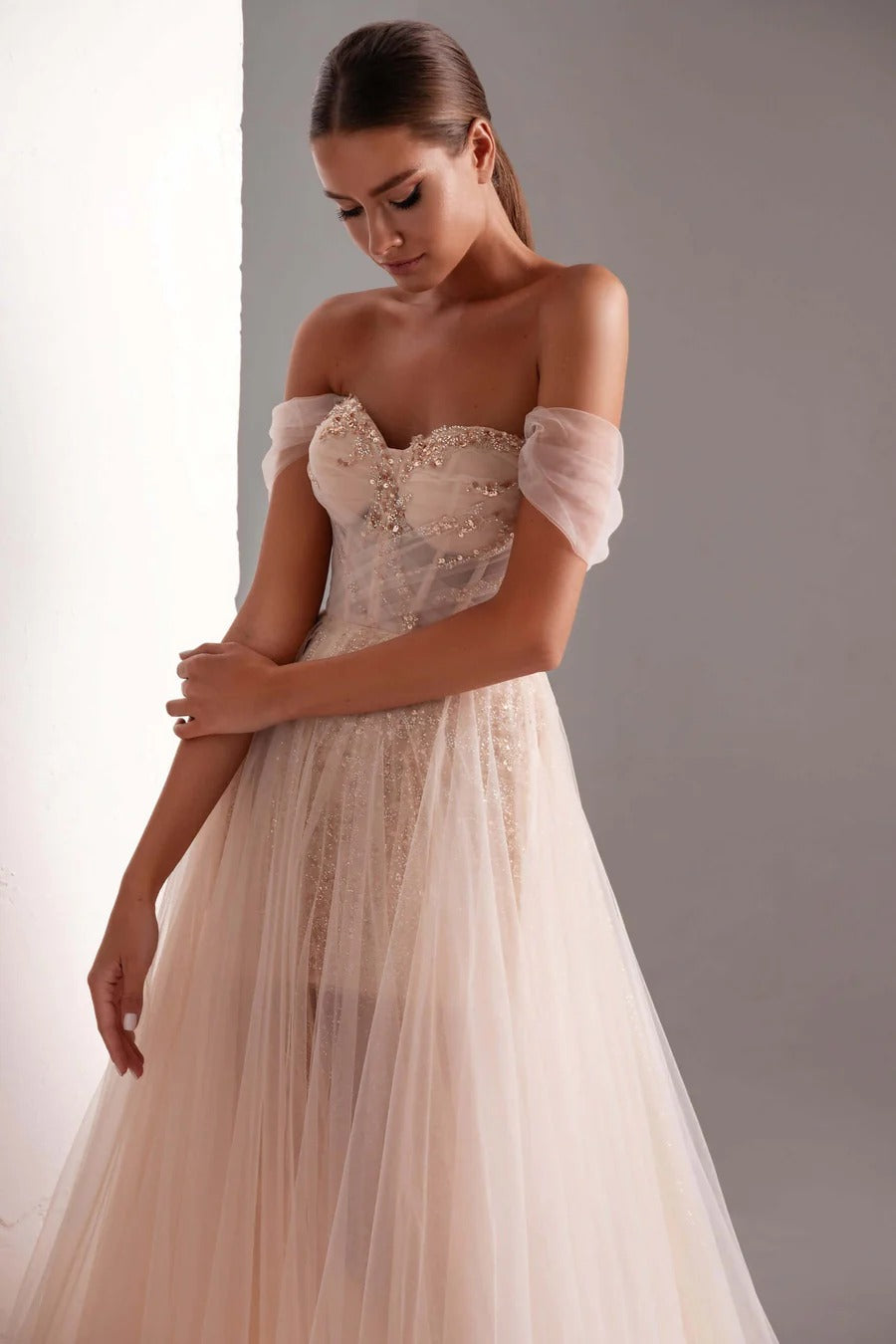 Vestido de graduación de tul, corte A, largo, con cuentas brillantes