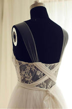 Robe de mariée trapèze en tulle à encolure ronde et applications de dentelle WD251