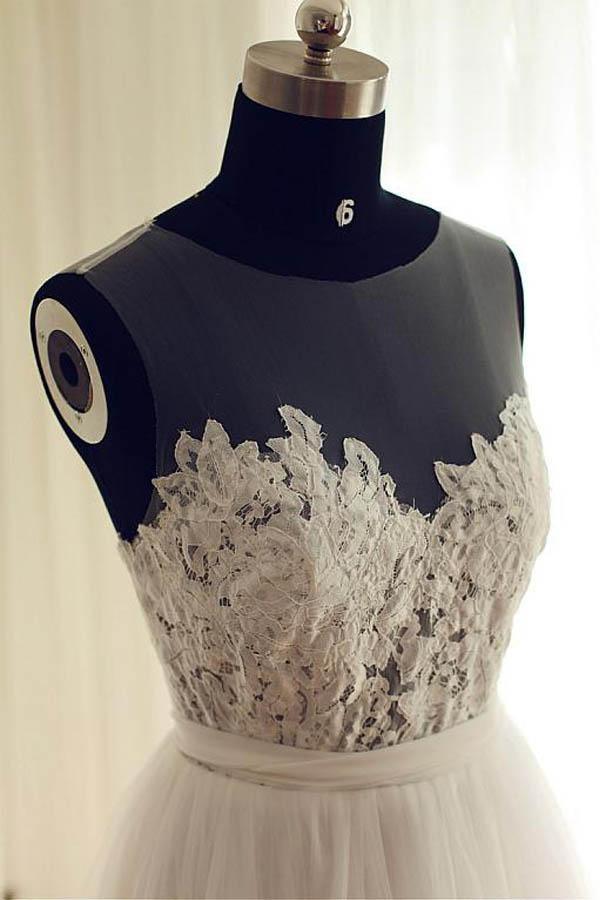 Robe de mariée trapèze en tulle à encolure ronde et applications de dentelle WD251