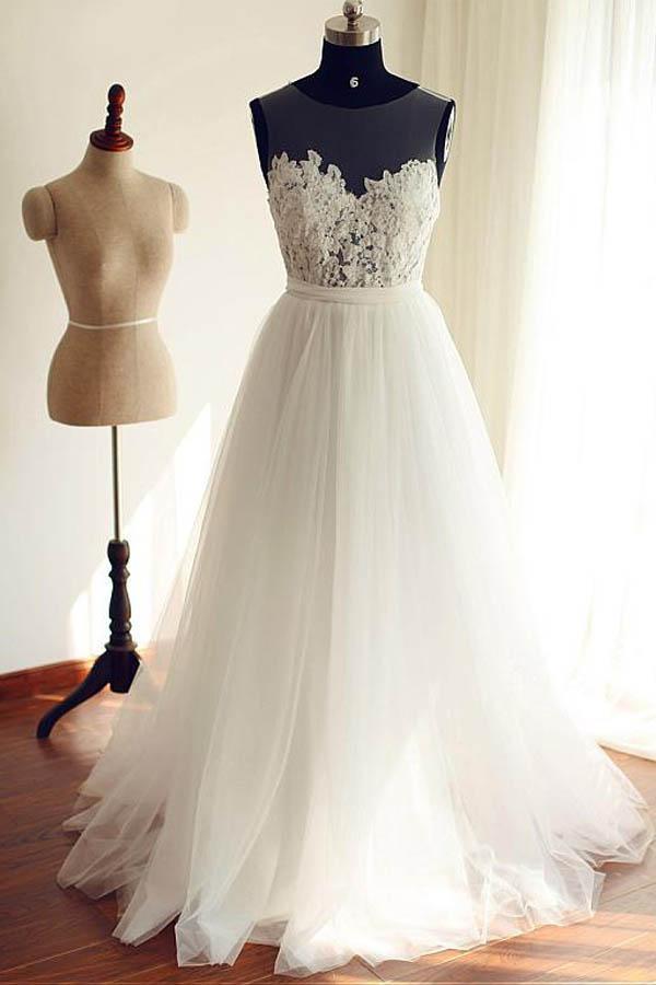 Robe de mariée trapèze en tulle à encolure ronde et applications de dentelle WD251