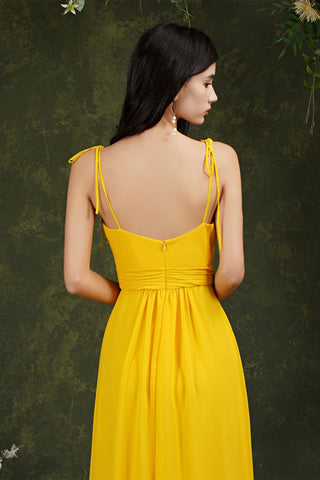 Vestido de fiesta de corte A, tirantes finos de tul y abertura frontal