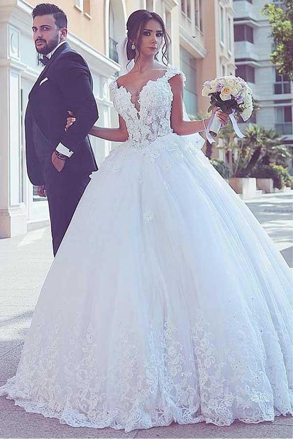 Robe de mariée de bal en tulle à col en V et applications de dentelle WD282