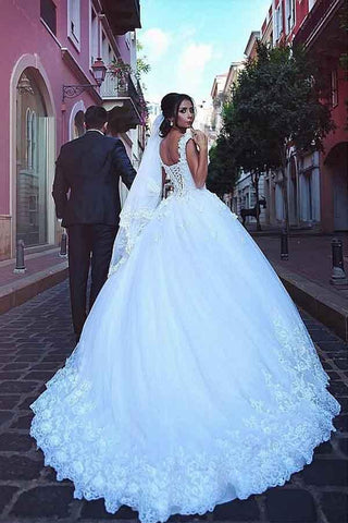 Robe de mariée de bal en tulle à col en V et applications de dentelle WD282