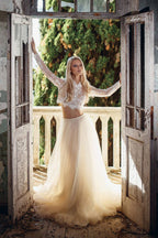 Robe de mariée deux pièces en tulle et dentelle, coupe trapèze, avec manches