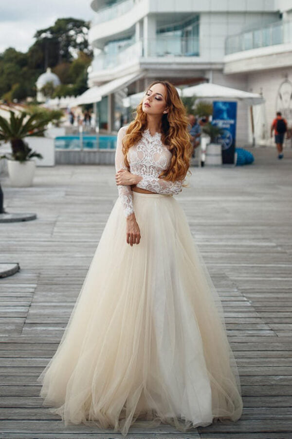 Robe de mariée deux pièces en tulle et dentelle, coupe trapèze, avec manches