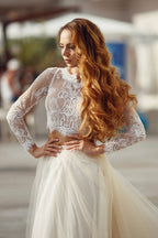 Robe de mariée deux pièces en tulle et dentelle, coupe trapèze, avec manches