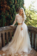 Robe de mariée deux pièces en tulle et dentelle, coupe trapèze, avec manches