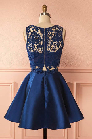 Robe de bal deux pièces en satin bleu foncé avec applications de dentelle PG157