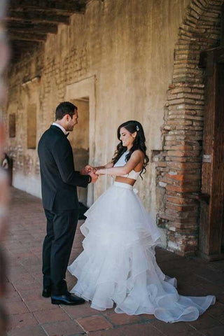 Vestido de novia blanco de dos piezas con falda de volantes y corte en A WD287