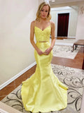 Robe de bal longue jaune sirène deux pièces en satin et dentelle, col en V
