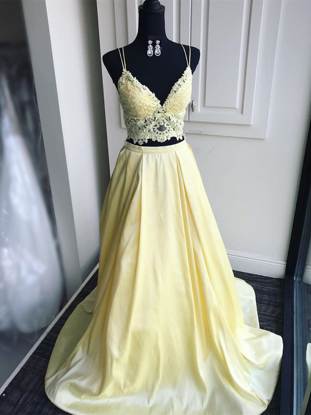 Vestidos largos de fiesta formales de dos piezas con escote en V, encaje, satén y tirantes finos