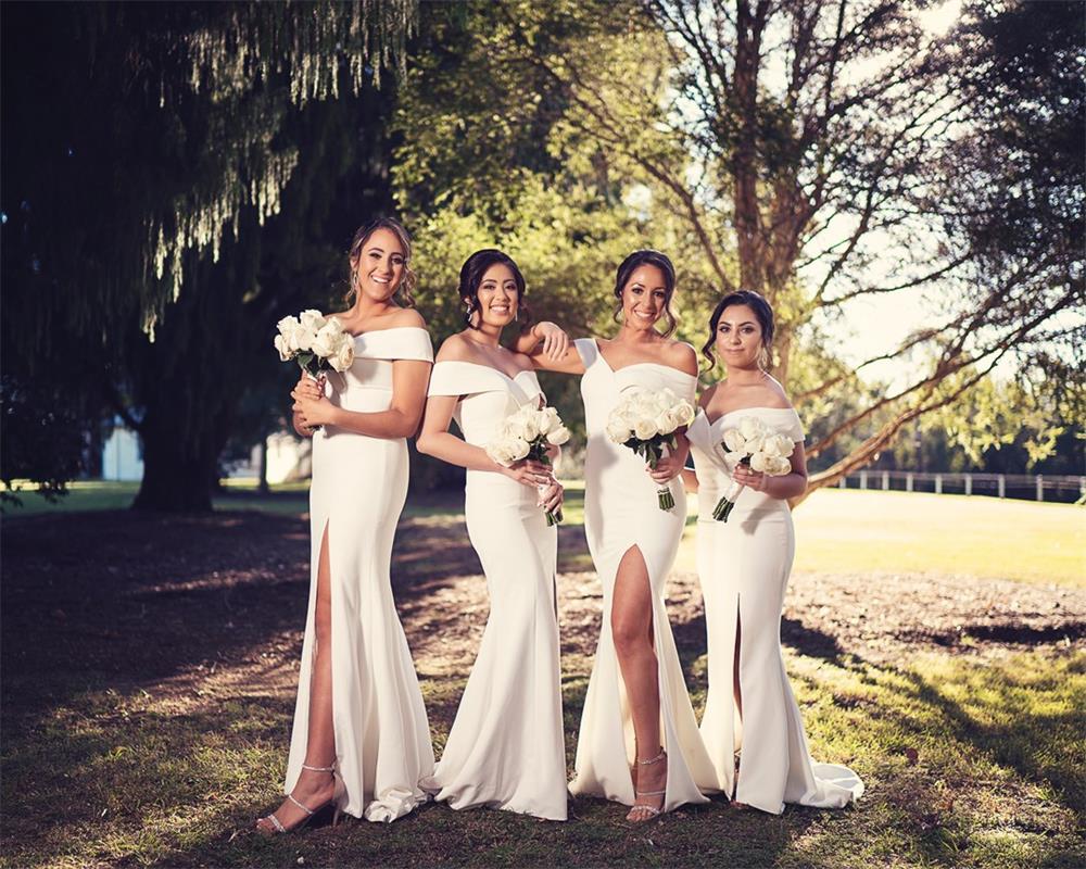 Vestidos de dama de honor sexys del Reino Unido, blancos, con hombros descubiertos, estilo bohemio, para invitada de boda.
