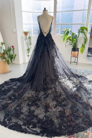 Robe de mariée unique noire à fines bretelles spaghetti, sans manches, coupe trapèze, en dentelle et sequins