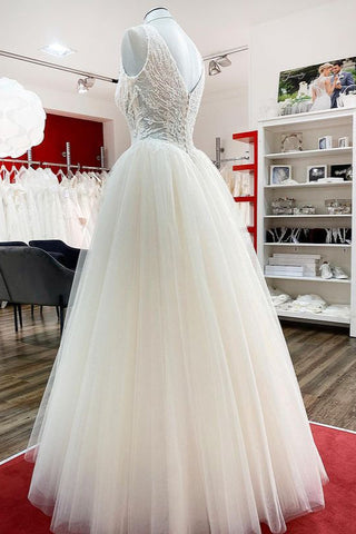 Robe de mariée unique ivoire longue princesse en tulle et dentelle à col en V