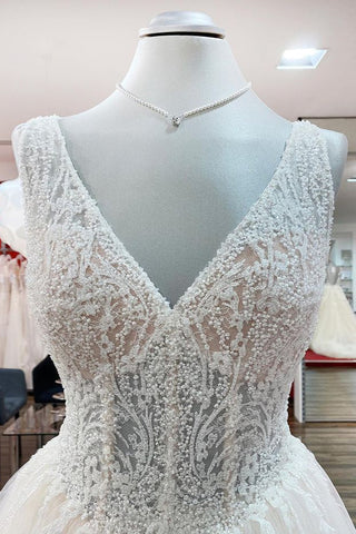 Robe de mariée unique ivoire longue princesse en tulle et dentelle à col en V