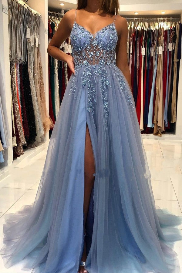 Robe de bal unique longue en tulle, coupe trapèze, col en V, dos nu et fente.