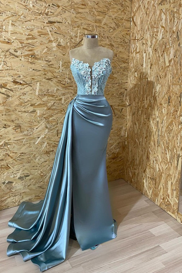 Robe de bal sirène longue et unique à décolleté cœur, ornée d'appliqués de dentelle