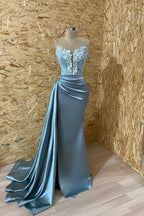 Robe de bal sirène longue et unique à décolleté cœur, ornée d'appliqués de dentelle