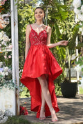 Robe de bal rouge unique à fines bretelles sans manches et coupe trapèze avec dentelle