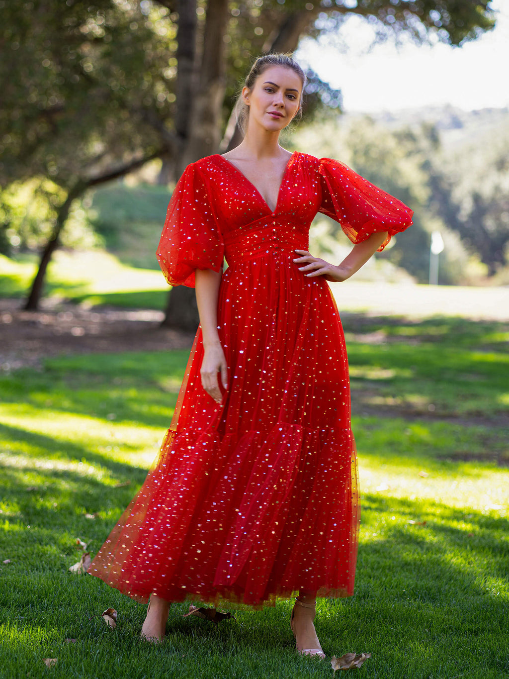 Robe de bal en tulle mi-longue à paillettes et col en V