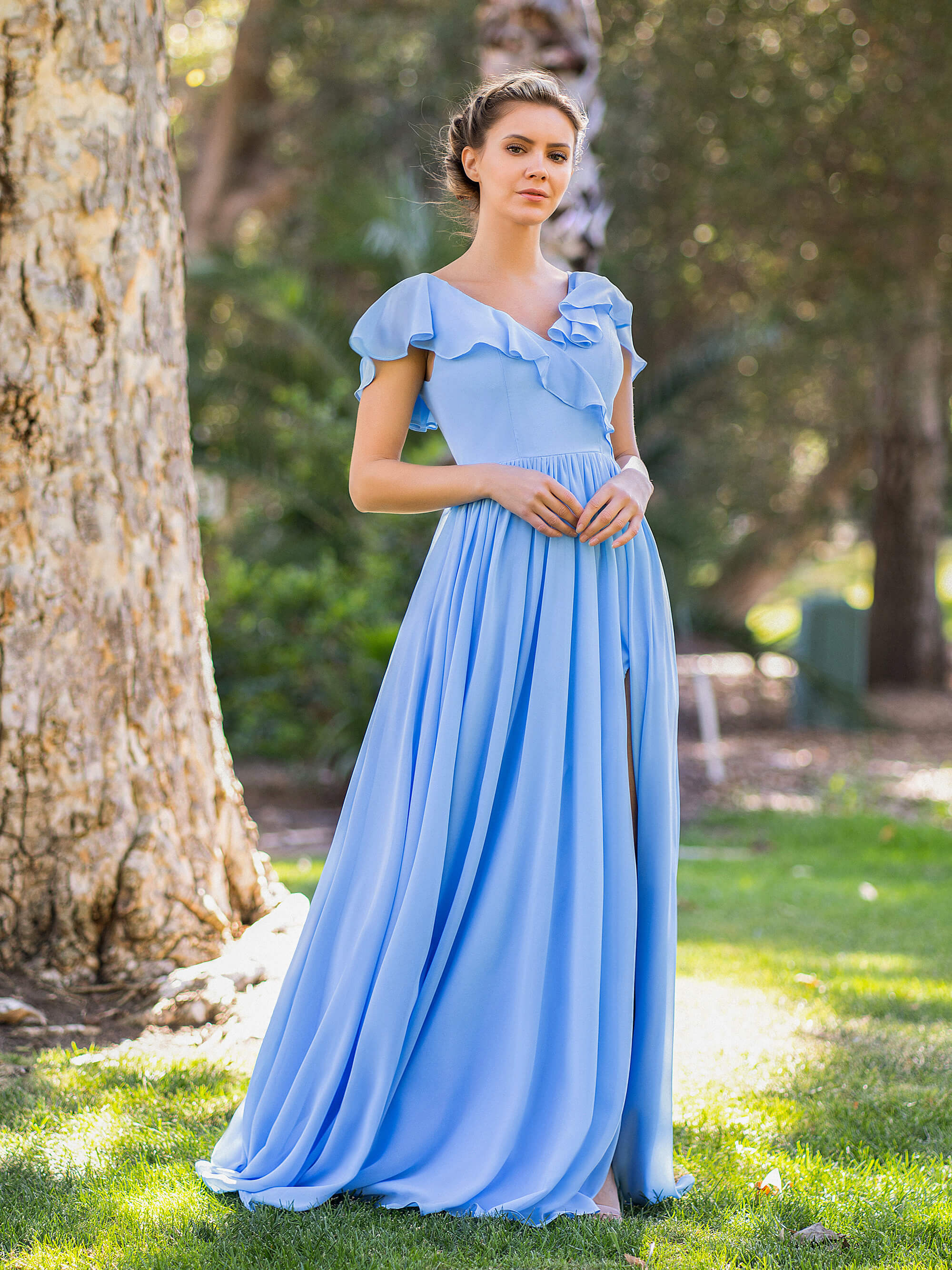 Robe longue en mousseline à col V asymétrique
