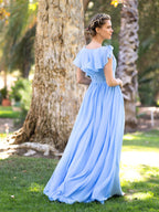 Robe longue en mousseline à col V asymétrique