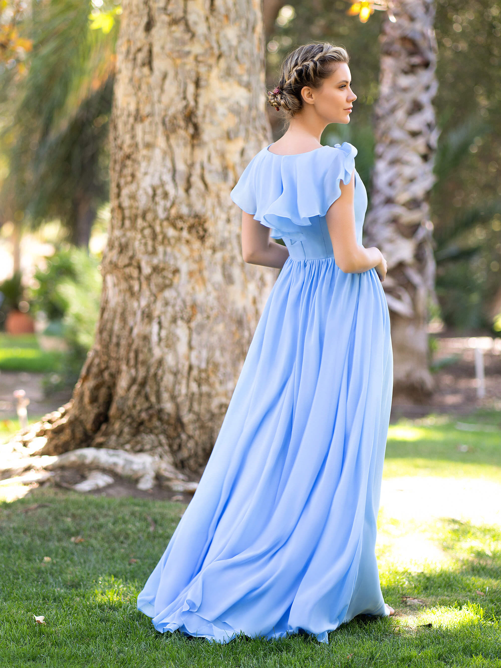 Robe longue en mousseline à col V asymétrique