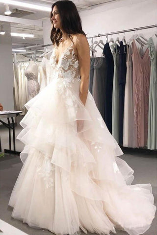 Vestido de novia de corte princesa con escote en V y falda de capas WD345