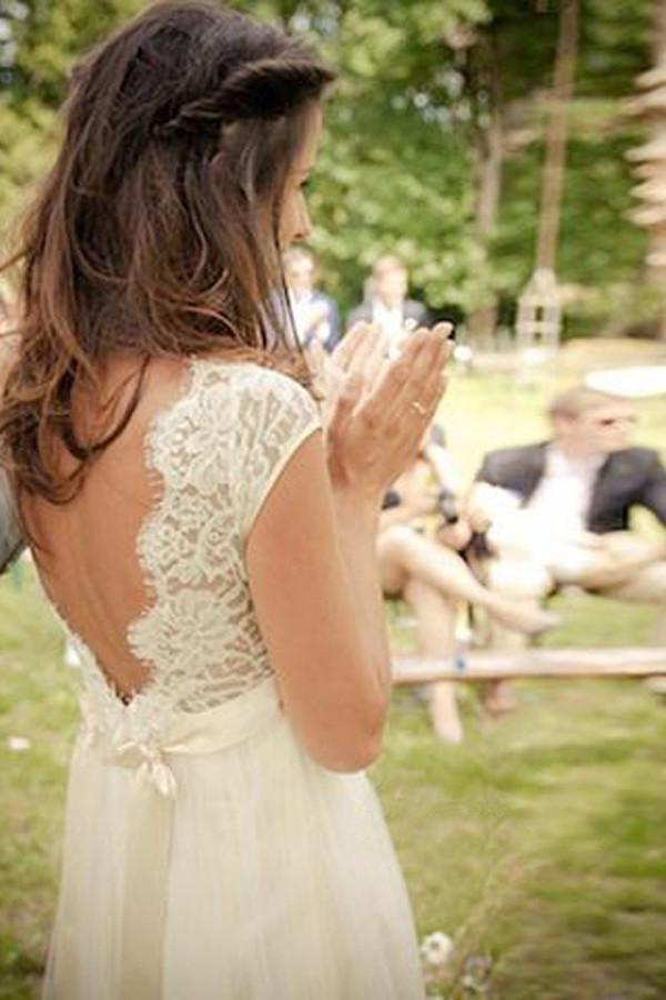 Robe de mariée dos nu à manches courtes et col en V avec traîne et ceinture WD011