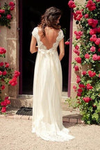 Robe de mariée dos nu à manches courtes et col en V avec traîne et ceinture WD011