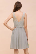 Vestido corto de fiesta con encaje floral y escote en V, color gris. Vestido sencillo de gasa para dama de honor.