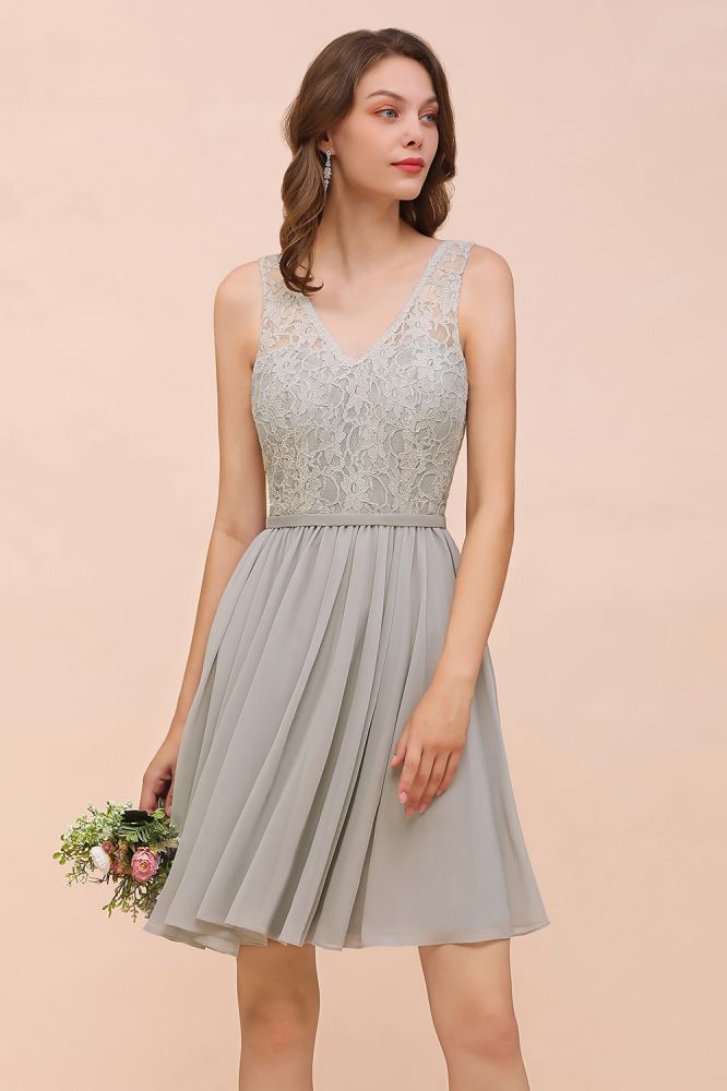 Vestido corto de fiesta con encaje floral y escote en V, color gris. Vestido sencillo de gasa para dama de honor.