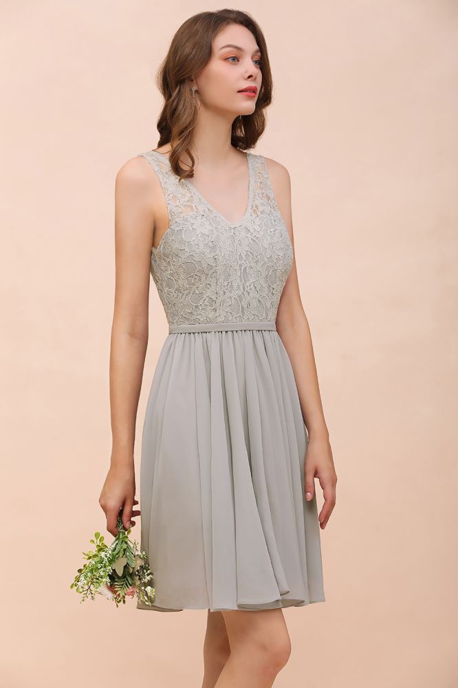 Vestido corto de fiesta con encaje floral y escote en V, color gris. Vestido sencillo de gasa para dama de honor.