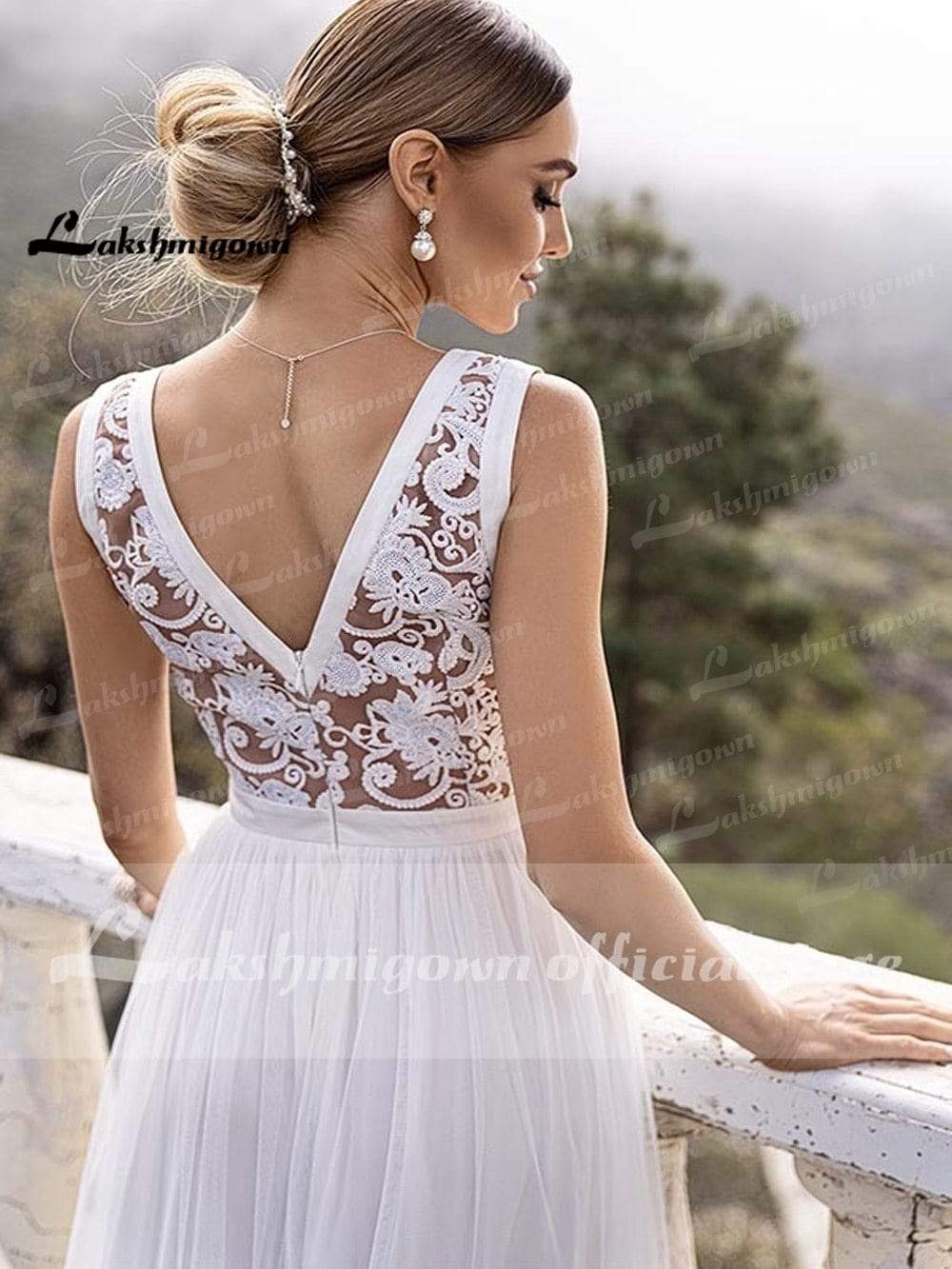 Baoleely V-neck Lace Appliques Boho Wedding Dress
