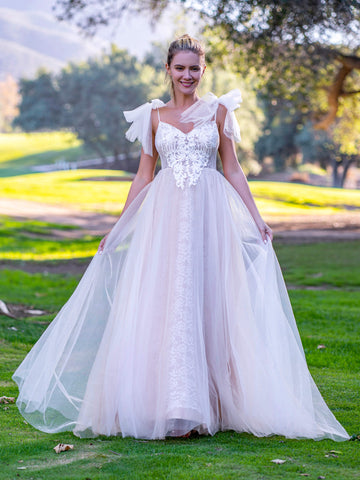 Vestido de fiesta de tul hasta el suelo con tirantes de encaje y escote en V