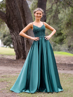 Robe de soirée longue en dentelle à col en V et coupe trapèze