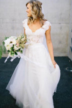 Robe de mariée trapèze en dentelle et tulle à col en V et manches courtes WD136